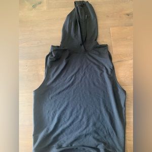 Lululemon sleeveless hooded top black size 6 never worn exercise t-shirt top